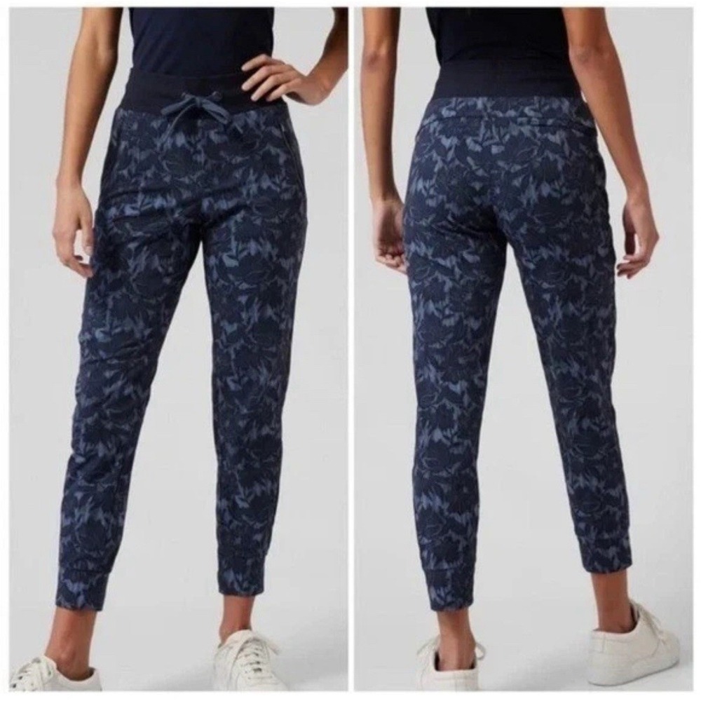 Athleta Women's Trekkie North Jogger Size 4 Ethereal Bloom Cottage Blue Gorpcore